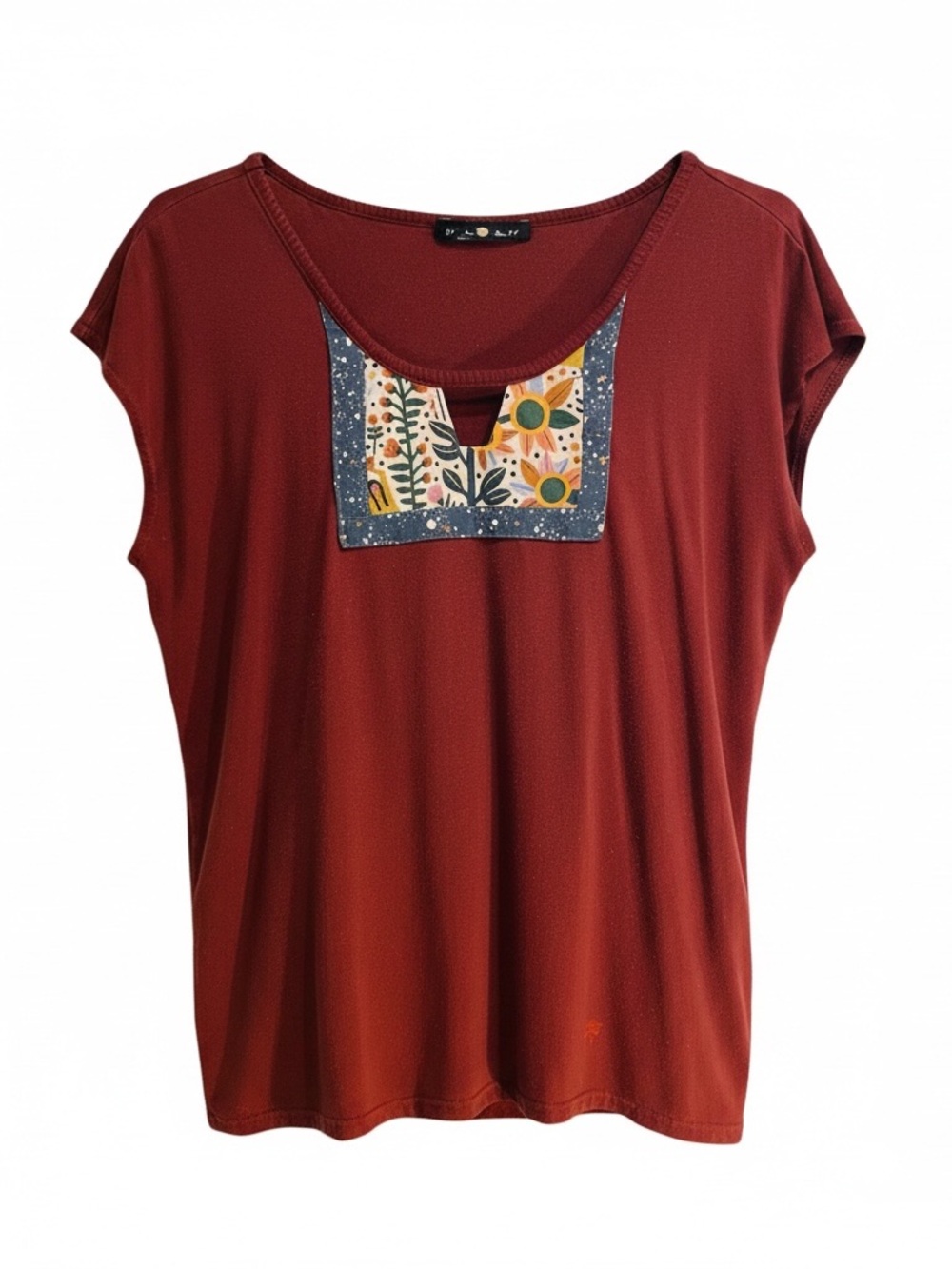 Women's Rustic Red Scoop Neck Tee with Floral Patch Accent